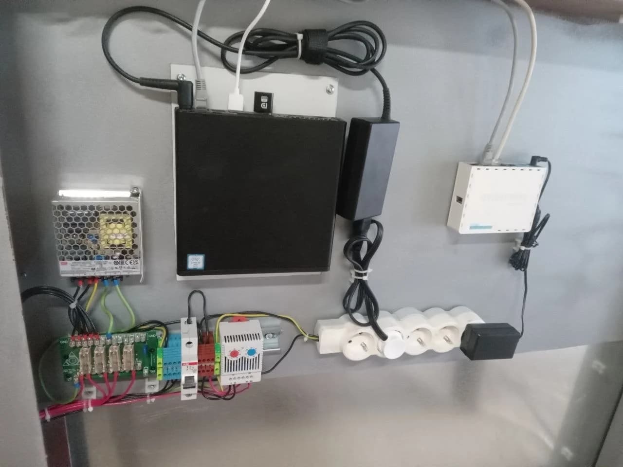 Information display board 4