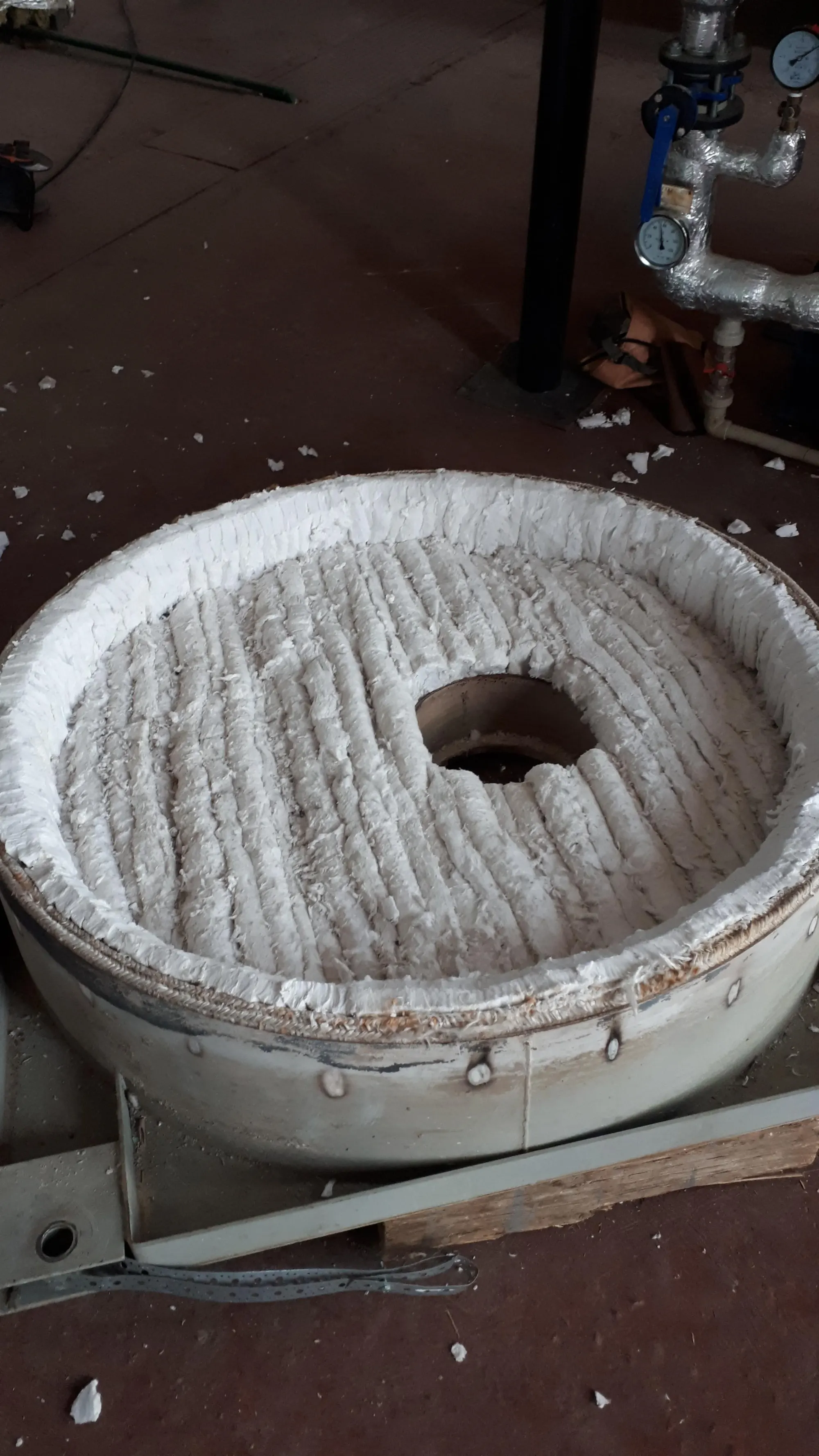 Reparación del aislamiento térmico de la placa frontal de la caldera 3