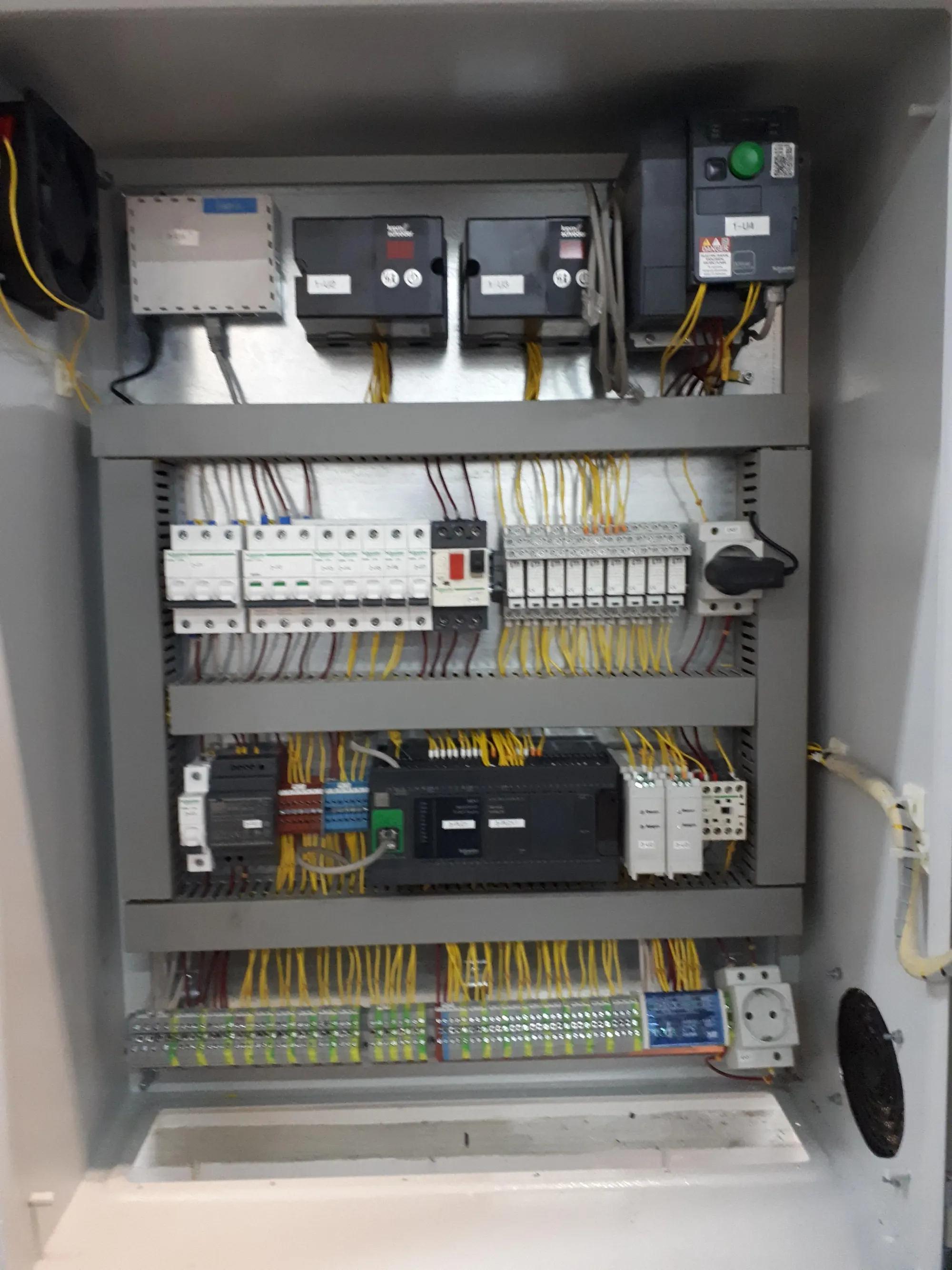 Instalación del sistema de automatización y suministro de gas de un horno de obleas Nagema G30 1