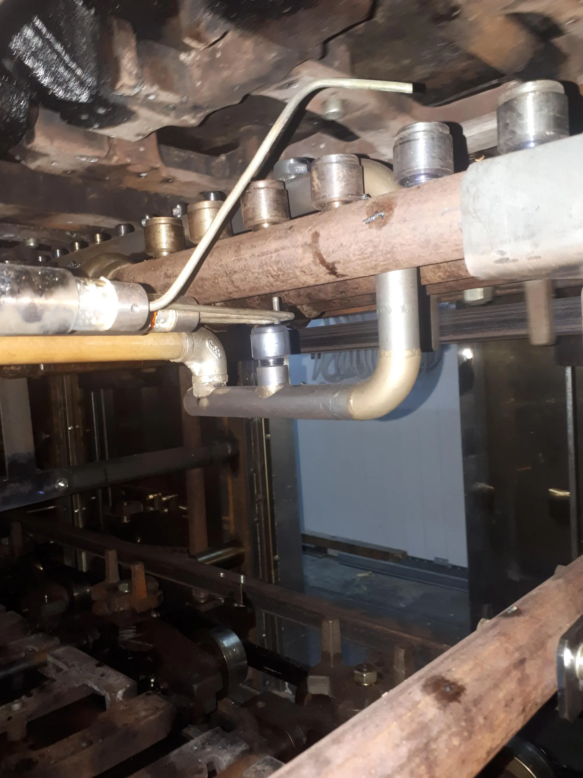 Instalación del sistema de automatización y suministro de gas de un horno de obleas Nagema G30 4