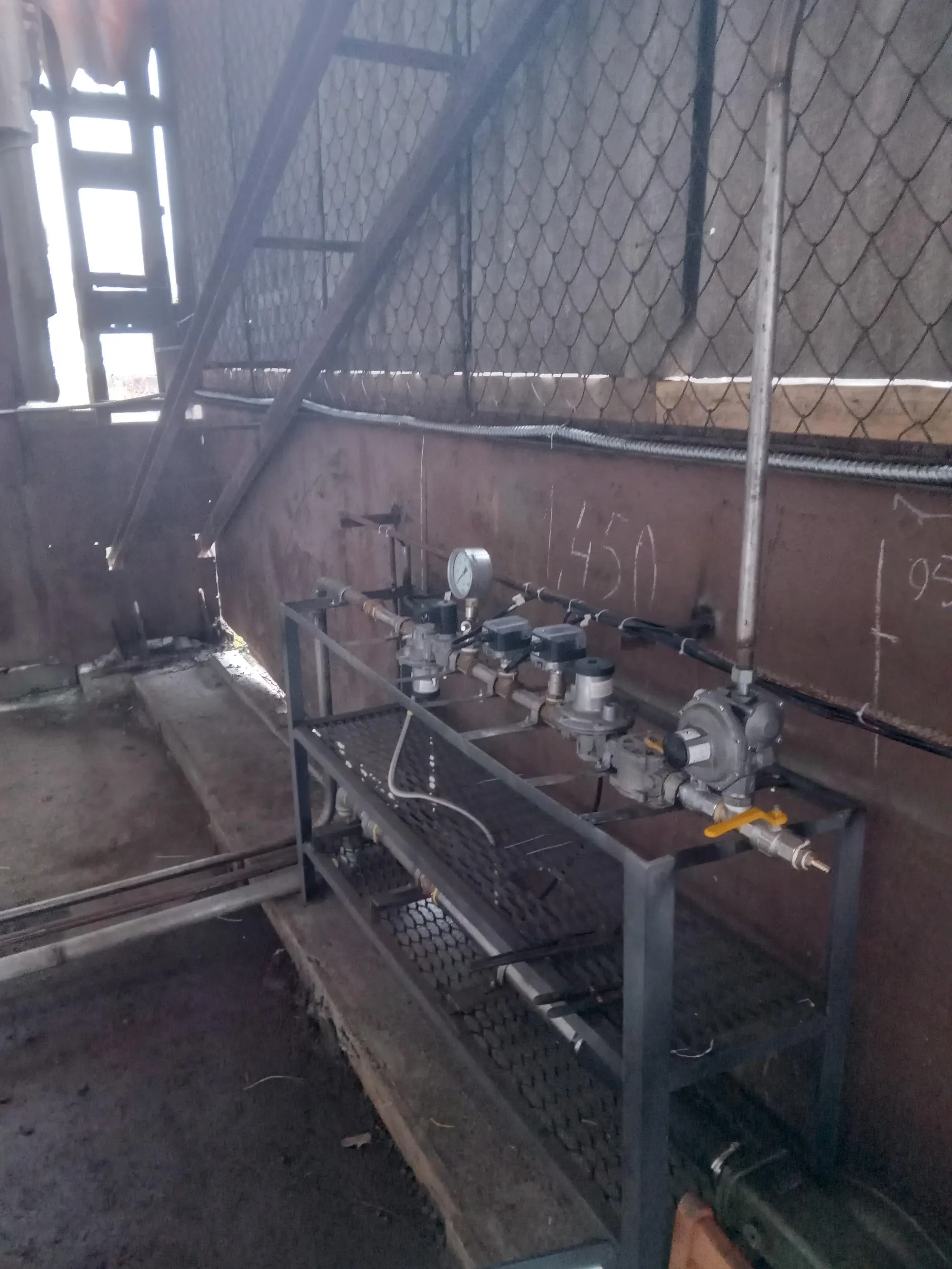 Instalación de un quemador y sistema de control para un horno de fusión de cobre 3